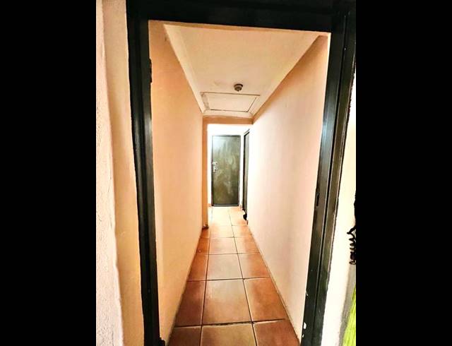 6 BEDROOM HOUSE FOR SALE IN UMLAZI A